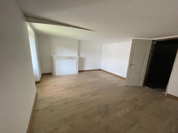 Chasseneuil-du-Poitou (86360) CORPS DE FERME avec Potentiel de 500 m2 habitables A RENOVER AU FUTUROSCOPE !