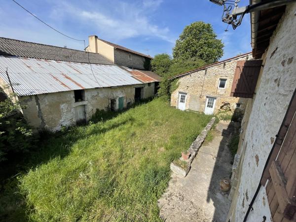 Chasseneuil-du-Poitou (86360) CORPS DE FERME avec Potentiel de 500 m2 habitables A RENOVER AU FUTUROSCOPE !
