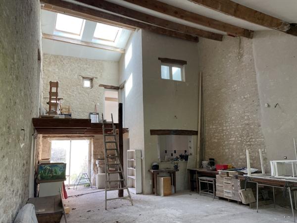 Chasseneuil-du-Poitou (86360) CORPS DE FERME avec Potentiel de 500 m2 habitables A RENOVER AU FUTUROSCOPE !