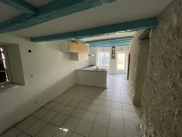 Chasseneuil-du-Poitou (86360) CORPS DE FERME avec Potentiel de 500 m2 habitables A RENOVER AU FUTUROSCOPE !