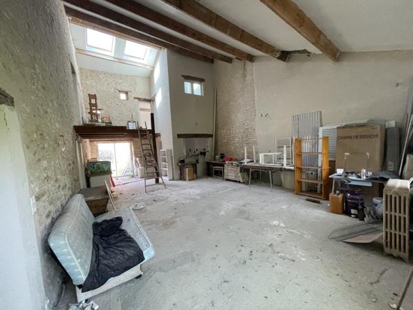 Chasseneuil-du-Poitou (86360) CORPS DE FERME avec Potentiel de 500 m2 habitables A RENOVER AU FUTUROSCOPE !