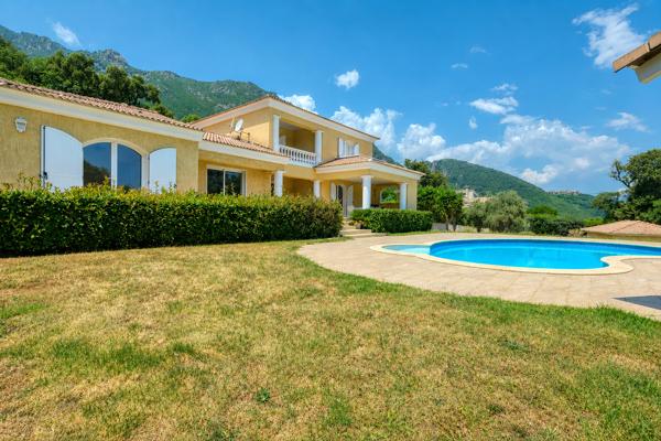 Villa T5 de 170m² avec piscine, garage et terrain de 3 080 m² - Santa Maria Poggio