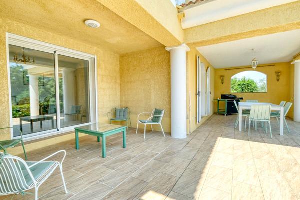 Villa T5 de 170m² avec piscine, garage et terrain de 3 080 m² - Santa Maria Poggio