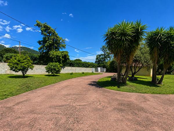 Villa T5 de 170m² avec piscine, garage et terrain de 3 080 m² - Santa Maria Poggio