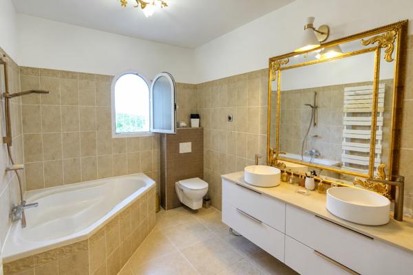 Villa T5 de 170m² avec piscine, garage et terrain de 3 080 m² - Santa Maria Poggio