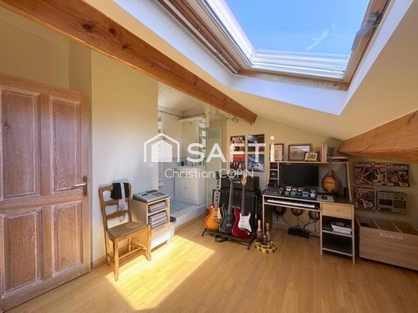 SUPERBE DUPLEX T7 DE 172 m2 NICHÉ AU DERNIER ÉTAGE