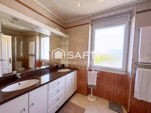 SUPERBE DUPLEX T7 DE 172 m2 NICHÉ AU DERNIER ÉTAGE
