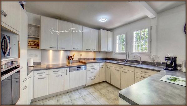 Maison Roquebrune Sur Argens 6 pièce(s) 96 m2 - 4 chambres dont 1 de plain-pied + Parking privé