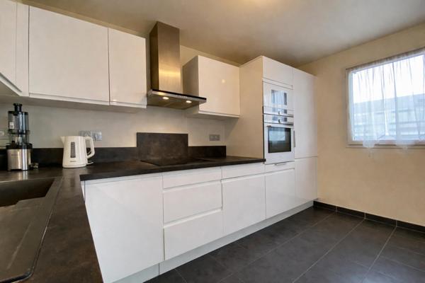 Appartement 3 pièces avec un balcon et une place de parking