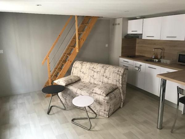 LAVAL - QUARTIER PREFECTURE APPARTEMENT DUPLEX MEUBLÉ