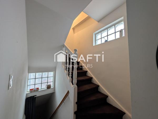 BEL APPARTEMENT LUMINEUX EN TRIPLEX EN PLEIN CENTRE ET LIBRE