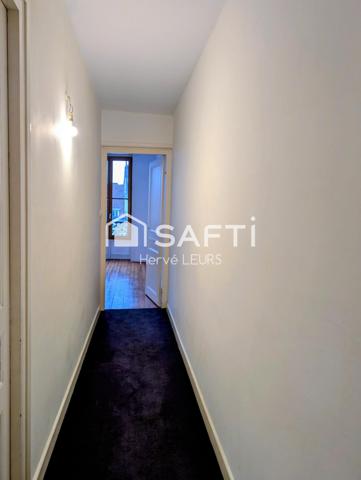 BEL APPARTEMENT LUMINEUX EN TRIPLEX EN PLEIN CENTRE ET LIBRE