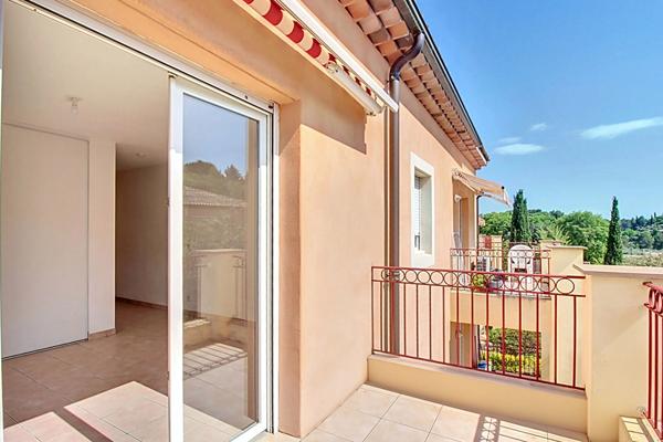 A VENDRE A FLAYOSC : Studio vendu loué avec TERRASSE et CAVE