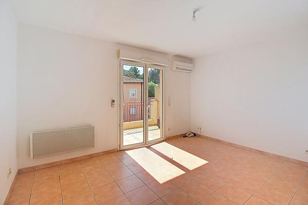 A VENDRE A FLAYOSC : Studio vendu loué avec TERRASSE et CAVE