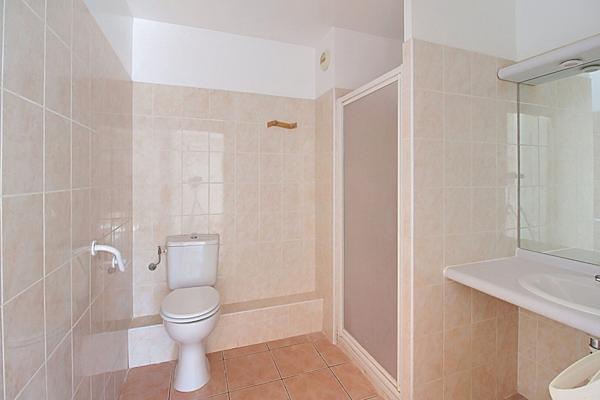 A VENDRE A FLAYOSC : Studio vendu loué avec TERRASSE et CAVE