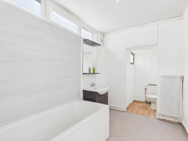 Immeuble
        
        - 127 m² 207 500 € *