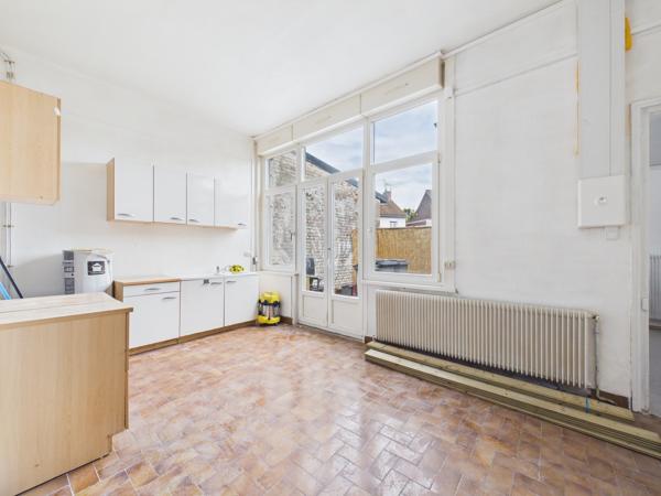 Immeuble
        
        - 127 m² 207 500 € *