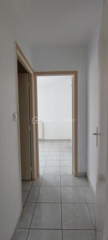 Vous serez séduit par par la situation géographique exceptionnelle de ce bien, offrant un mode de vie " tout à pied ". Situé dans une résidence sécurisée avec de très grands espaces verts, l appartement se trouve à seulement 150 mètres de la plage de FREJUS SAINT RAPHAEL,du port (Marina), du casino de jeux, ainsi que des commerces et commodités et au calme absolue sans aucune nuissances sonores. Une fois installé, vous pourrez oublier la voiture. 

Appartement situé au 1 er étage sans ascenseur: 
Baigné de lumière et exposè plein Sud, ce T2 traversant se compose comme suit:
- un Salon séjour de 20 m2 lumineux avec 2 portes fenêtres neuves PVC double vitrage dernière génération ouvrant sur une terrasse de 10 m2 avec vue dégagée, terrasse avec Store banane neuf de 4 mètres cinquante.
- Une cuisine fermée indépendante de 6 m2, pouvant être ouverte dotée d' une baie en aluminium neuve double vitrage.
- Un hall d entrée de 3 m2 comportant un placard,desservant séjour, cuisine et  un couloir de 1 m2, un WC indépendant de 1 m2, une salle d eau de 5 m2 avec douche balneo, lavabo simple vasque. 
- Une CHAMBRE de 12 m2 avec porte fenêtre double vitrage équipée d un volet roulant électrique, chambre avec une vue panoramique sur les jardins, elle comporte un dressing de 2 m2.
CONFORT: 
La production d eau chaude et le chauffage sont assurés par une chaudière à gaz saunier Duval entièrement révisée et en parfait état . 
Le vrai plus est cette annexe rare :  une grande cave en sous sol de 8 m2, un immense local vélo de 100 m2 et prés de 2 places de parking libres pour chaque résident voir plus. 
Les charges de copropriété sont faibles elles comprennent le ménage des communs l entretien des espaces verts , l assurance de la copro les frais de syndic et surtout aussi l eau froide.Elles représentent 1050 E /an. 
Avis de l Expert: Une opportunité rare sur le secteur grâce à son positionnement ulta-favorisé.Ce bien ne restera pas bien longtemps sur le marché. Contactez moi rapidement pour organiser une visite.