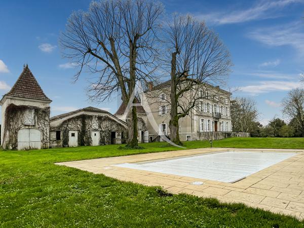 Demeure de prestige avec grange de 300 m2 et piscine - 1,13 hectares de terrain