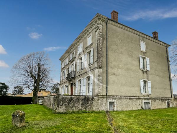 Demeure de prestige avec grange de 300 m2 et piscine - 1,13 hectares de terrain