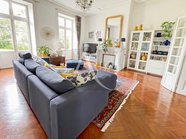 Demeure de prestige avec grange de 300 m2 et piscine - 1,13 hectares de terrain