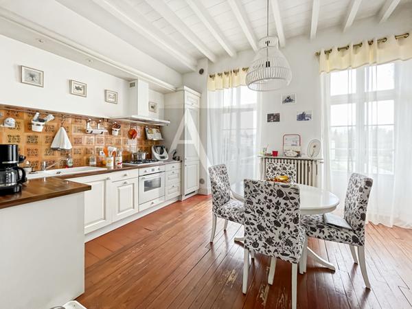 Demeure de prestige avec grange de 300 m2 et piscine - 1,13 hectares de terrain