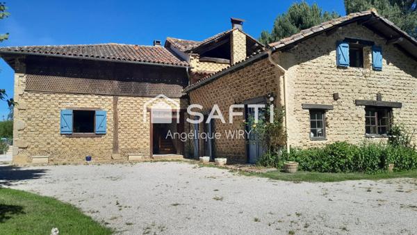 Description de cette maison de 278 m² avec piscine et terrain de plus de 7000 m²
