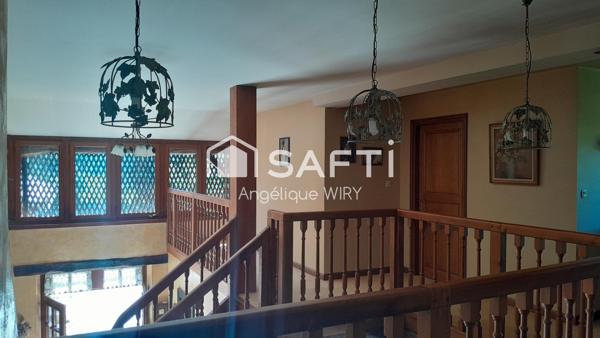 Description de cette maison de 278 m² avec piscine et terrain de plus de 7000 m²
