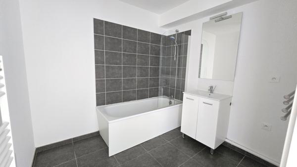 Appartement
         4 pièces
        - 61 m² 189 000 € *