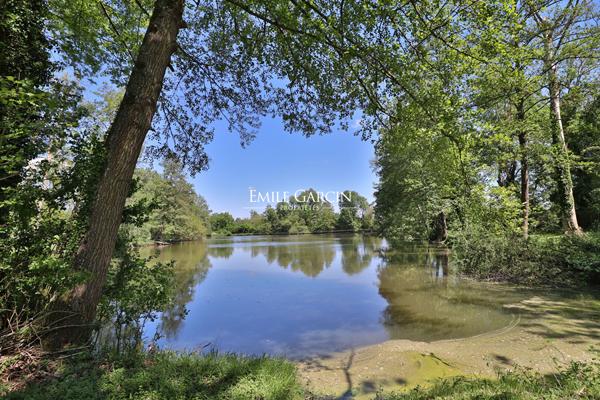 A vendre, proche de Verneuil-sur-Avre, moulin du 18ème siècle et son parc de 5 hectares