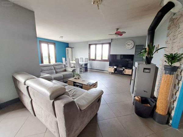 Maison à vendre à Bouchamps-lès-Craon en Mayenne (53800), ref : 076/2712-HUE