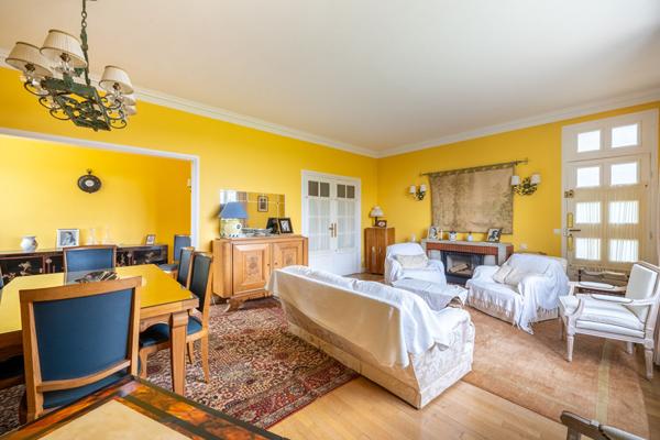 Belle propriété VAUREAL VILLAGE sur 1093 m2 de terrain.