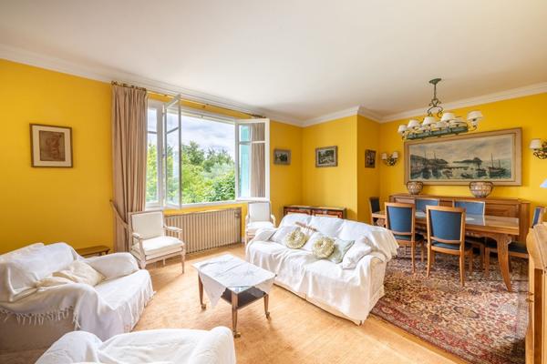 Belle propriété VAUREAL VILLAGE sur 1093 m2 de terrain.