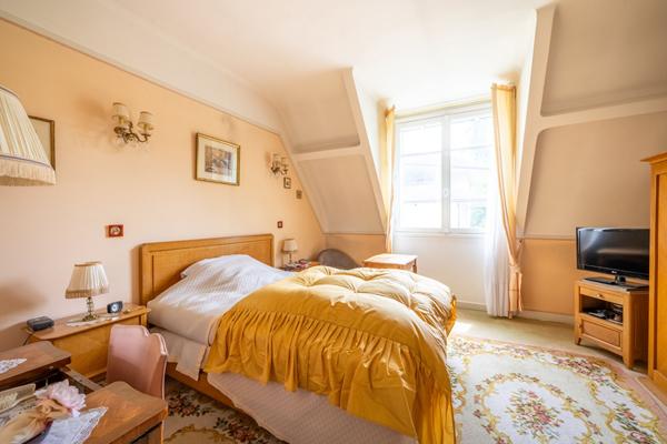 Belle propriété VAUREAL VILLAGE sur 1093 m2 de terrain.