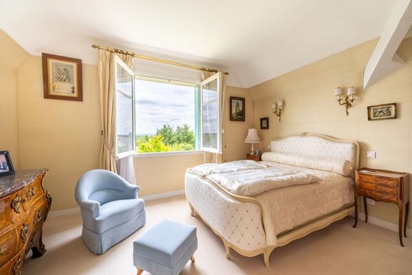 Belle propriété VAUREAL VILLAGE sur 1093 m2 de terrain.