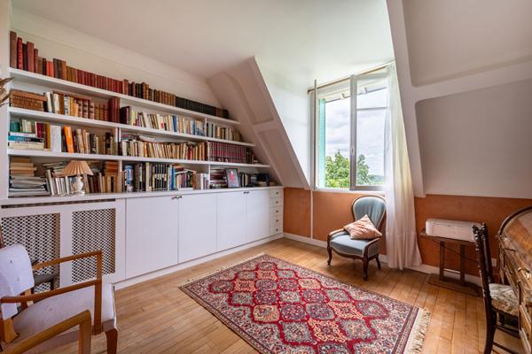 Belle propriété VAUREAL VILLAGE sur 1093 m2 de terrain.