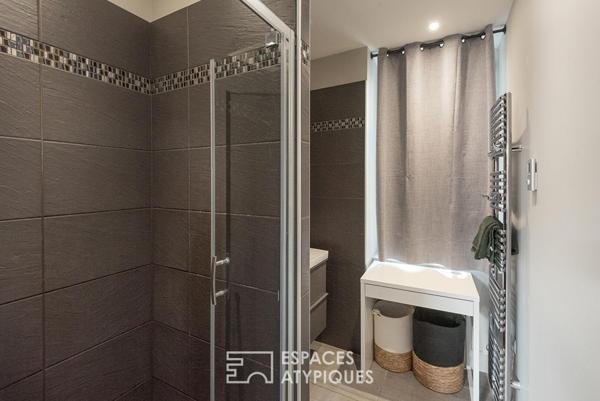 Appartement F2 haussmannien rénové avec combles aménageables en centre ville