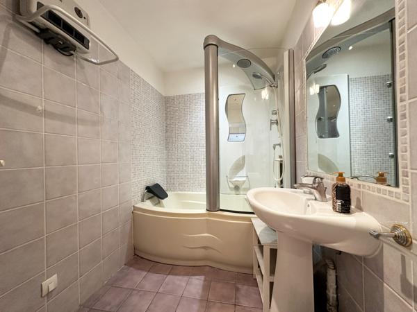 Nîmes (30000) appartement centre-ville avec extérieur