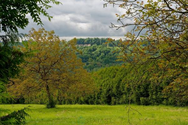 Une propriété d'exception avec vue panoramique sur la vallée !