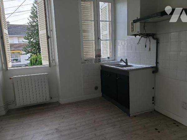 Immeuble de rapport à Vendre à Guéret (23000) en Creuse (23) composé de trois logements (1T1bis...