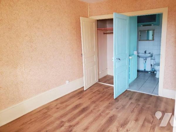 Immeuble de rapport à Vendre à Guéret (23000) en Creuse (23) composé de trois logements (1T1bis...