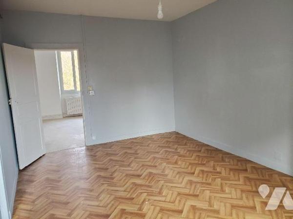 Immeuble de rapport à Vendre à Guéret (23000) en Creuse (23) composé de trois logements (1T1bis...