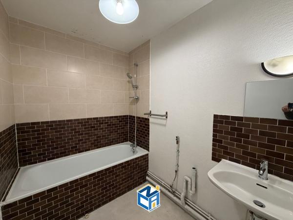 APPARTEMENT T1 - LIBRE - ENVIRONNNEMENT CALME - PROCHE COMMODITÉS