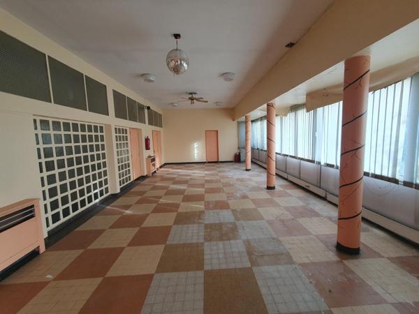 Local Commercial 8 pièces - 270 m²