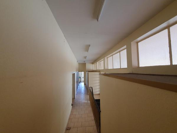 Local Commercial 8 pièces - 270 m²