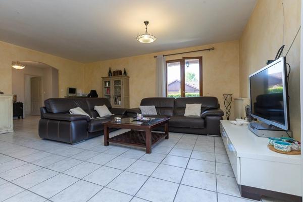 Vente                                                      Maison
                        
                     4 pièces                      109 m2                     à Ruy-Montceau