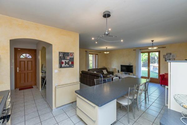 Vente                                                      Maison
                        
                     4 pièces                      109 m2                     à Ruy-Montceau