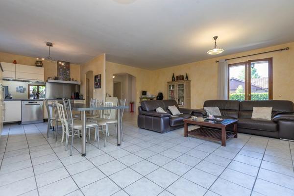 Vente                                                      Maison
                        
                     4 pièces                      109 m2                     à Ruy-Montceau