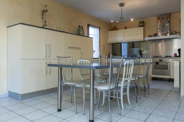 Vente                                                      Maison
                        
                     4 pièces                      109 m2                     à Ruy-Montceau