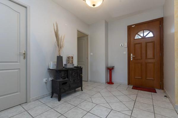 Vente                                                      Maison
                        
                     4 pièces                      109 m2                     à Ruy-Montceau